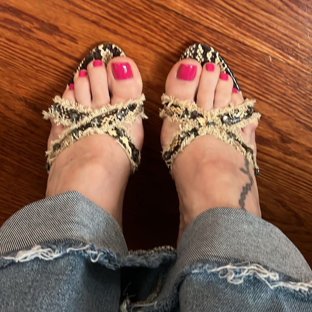Richard Tyler Crisscross Fringe & Grey Stone Snakeskin Heeled Sandals Size 7 - Picture 6 of 16